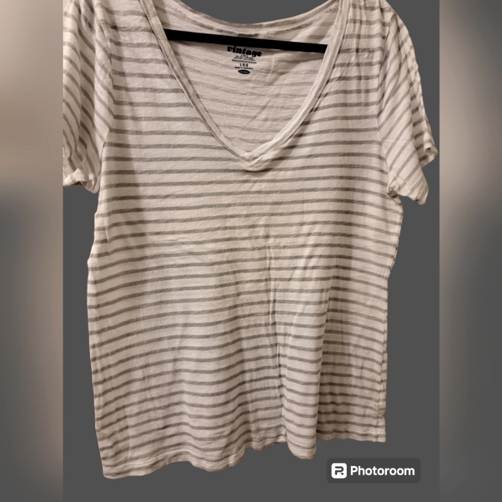 OLD NAVY WOMEN'S TSHIRT